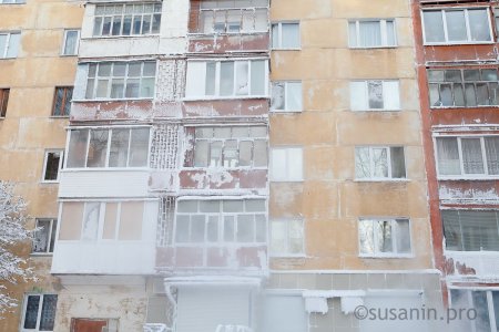 Горячая вода залила подвал жилого дома на улице 10 лет Октября в Ижевске